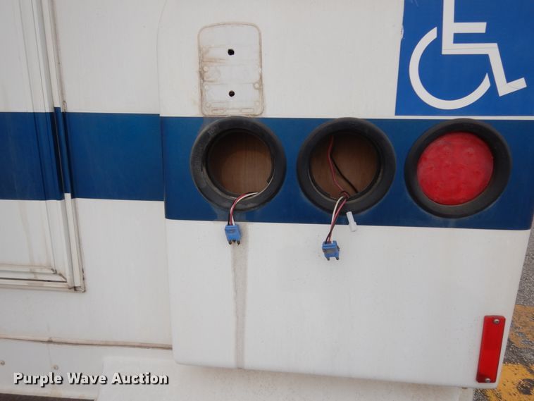 image for item DM2935 2009 Ford E450  shuttle bus