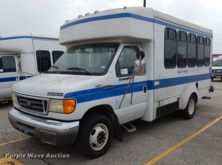image for item DM2936 2006 Ford E350 Super Duty  shuttle bus