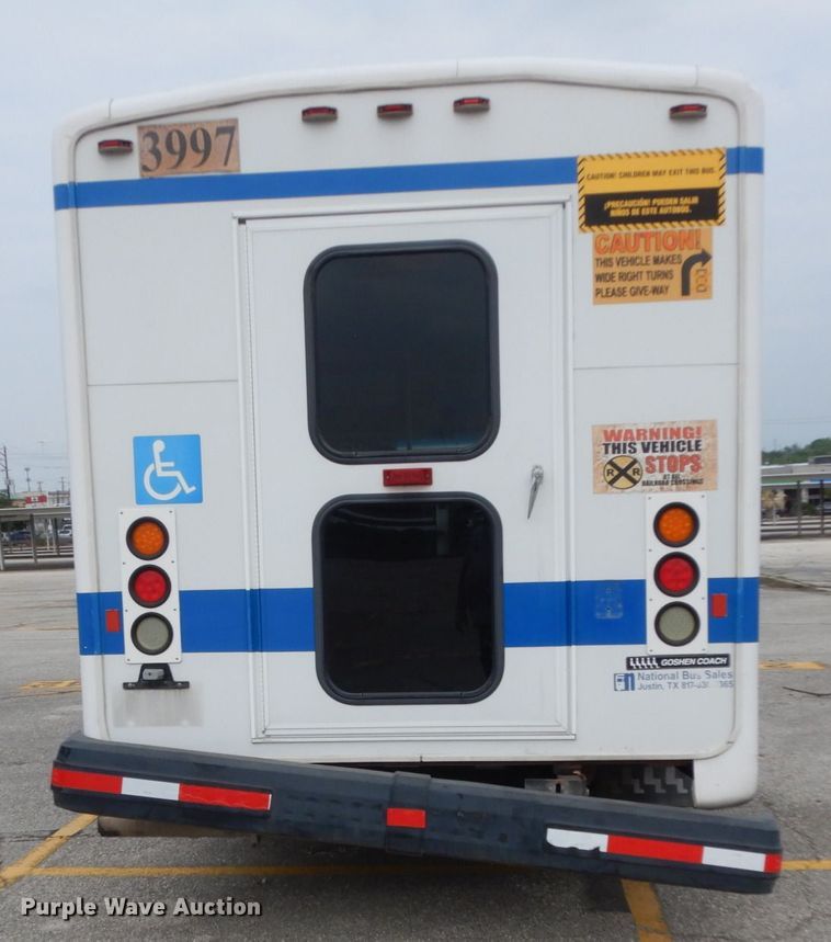 image for item DM2936 2006 Ford E350 Super Duty  shuttle bus