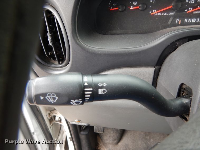 image for item DM2936 2006 Ford E350 Super Duty  shuttle bus