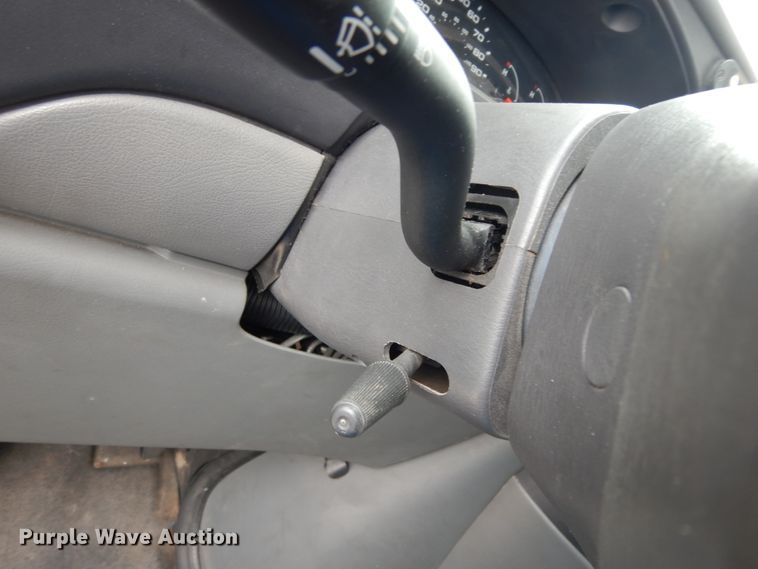 image for item DM2936 2006 Ford E350 Super Duty  shuttle bus