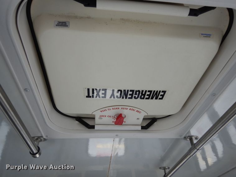 image for item DM2936 2006 Ford E350 Super Duty  shuttle bus