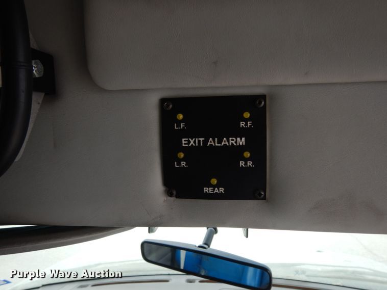 image for item DM2936 2006 Ford E350 Super Duty  shuttle bus