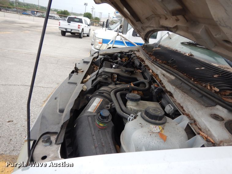 image for item DM2936 2006 Ford E350 Super Duty  shuttle bus