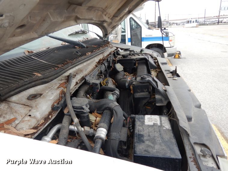 image for item DM2936 2006 Ford E350 Super Duty  shuttle bus