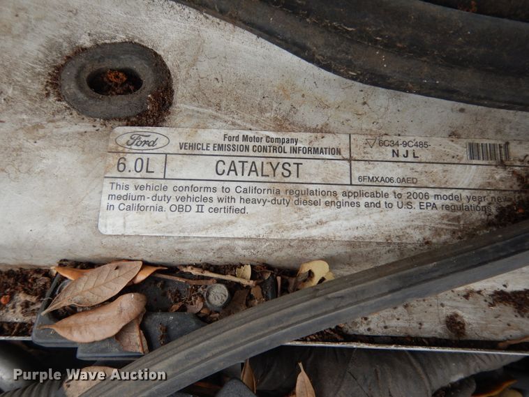 image for item DM2936 2006 Ford E350 Super Duty  shuttle bus