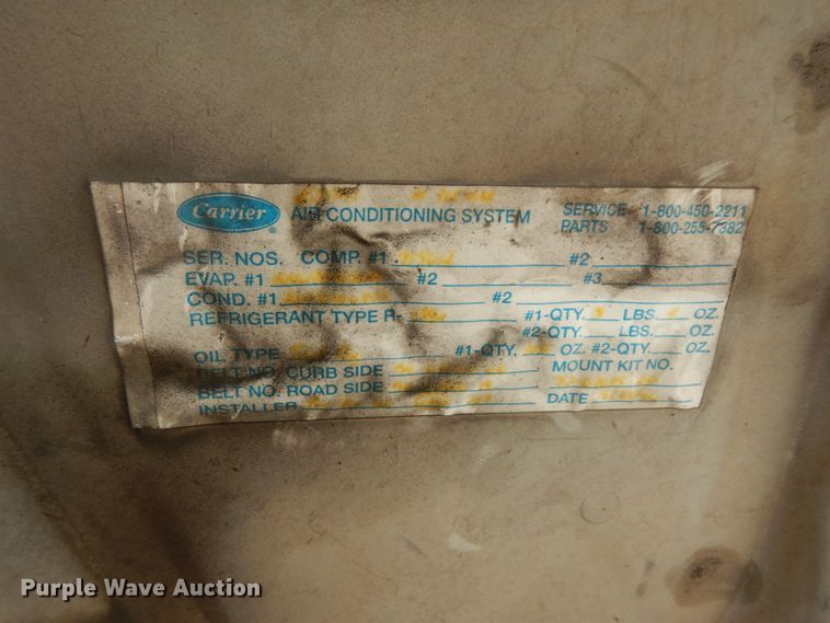 image for item DM2936 2006 Ford E350 Super Duty  shuttle bus