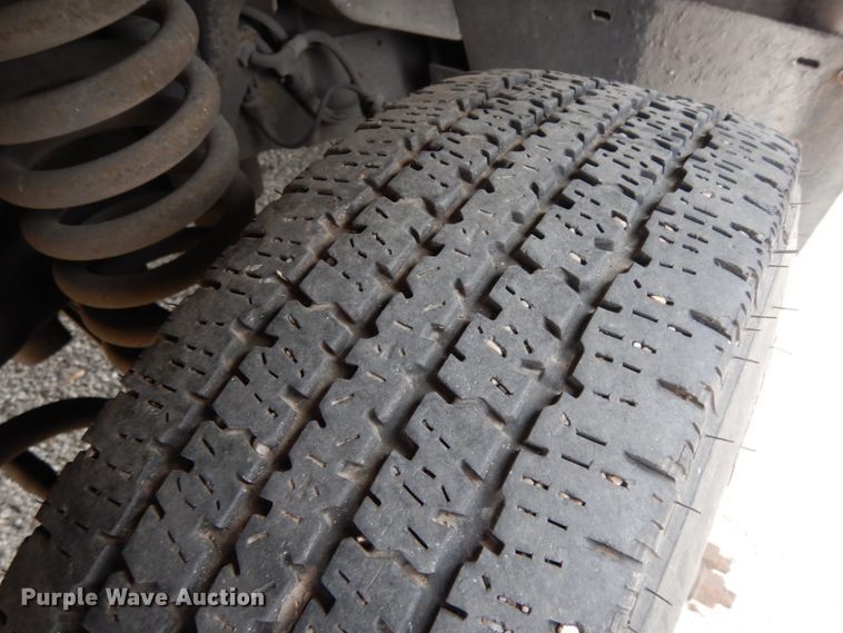 image for item DM2936 2006 Ford E350 Super Duty  shuttle bus