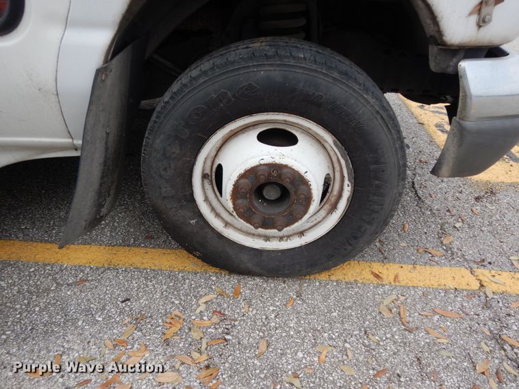 image for item DM2936 2006 Ford E350 Super Duty  shuttle bus