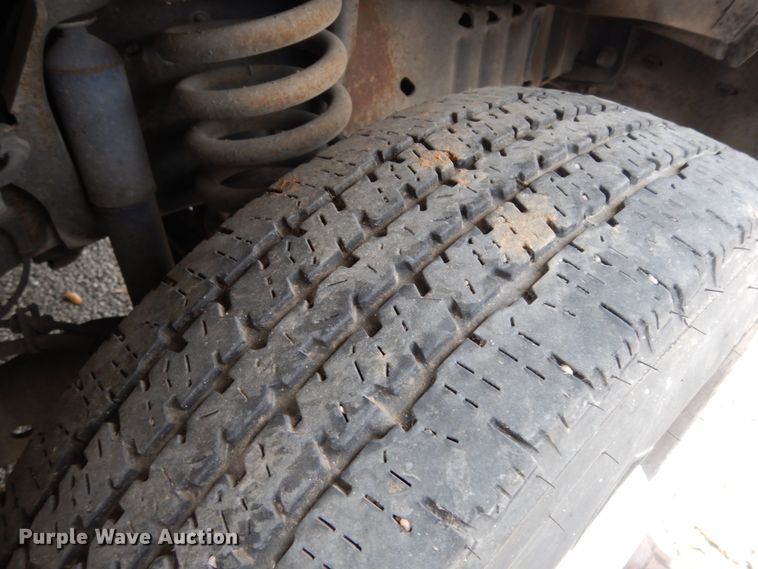 image for item DM2936 2006 Ford E350 Super Duty  shuttle bus