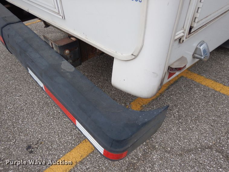 image for item DM2936 2006 Ford E350 Super Duty  shuttle bus