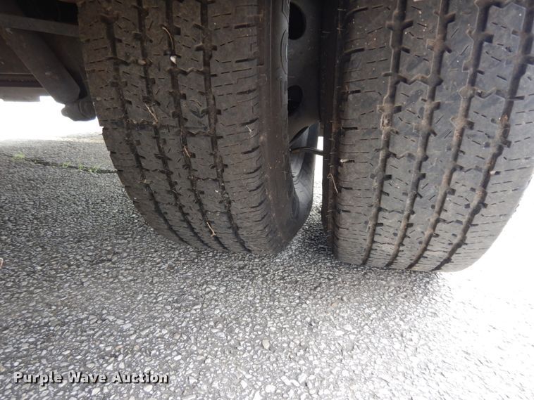 image for item DM2936 2006 Ford E350 Super Duty  shuttle bus