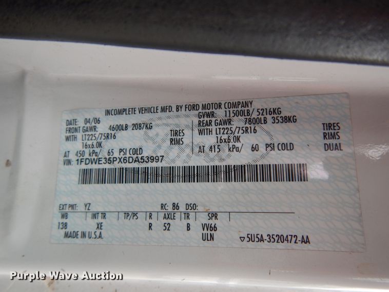 image for item DM2936 2006 Ford E350 Super Duty  shuttle bus