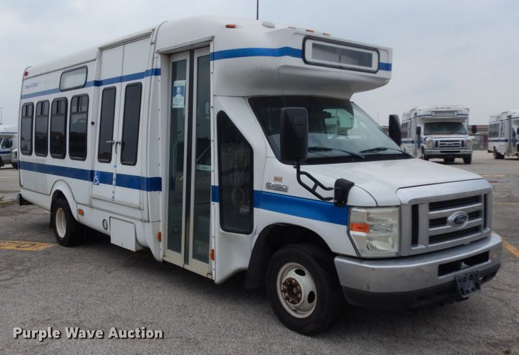 image for item DM2938 2009 Ford E450  shuttle bus