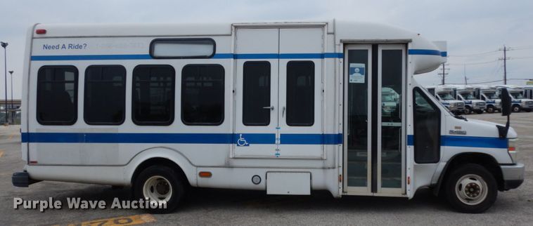image for item DM2938 2009 Ford E450  shuttle bus