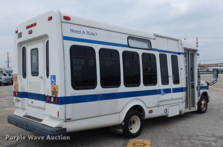 image for item DM2938 2009 Ford E450  shuttle bus