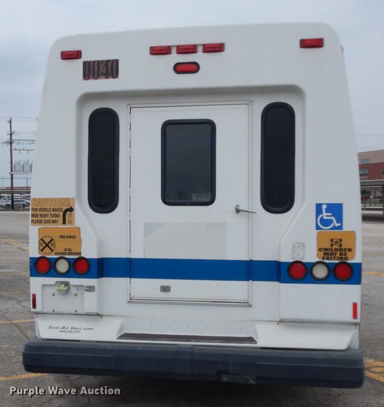 image for item DM2938 2009 Ford E450  shuttle bus