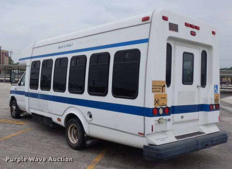 image for item DM2938 2009 Ford E450  shuttle bus