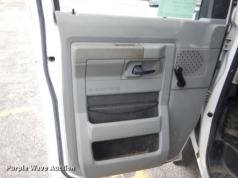 image for item DM2938 2009 Ford E450  shuttle bus