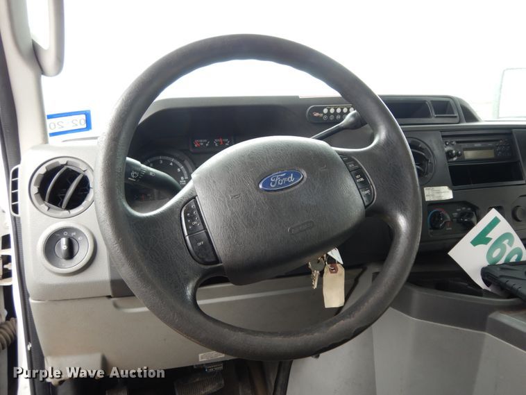 image for item DM2938 2009 Ford E450  shuttle bus