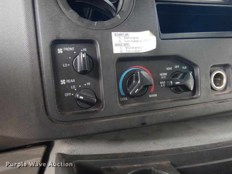 image for item DM2938 2009 Ford E450  shuttle bus