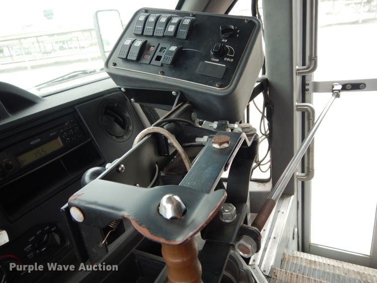 image for item DM2938 2009 Ford E450  shuttle bus