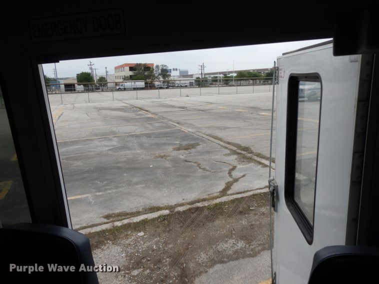 image for item DM2938 2009 Ford E450  shuttle bus