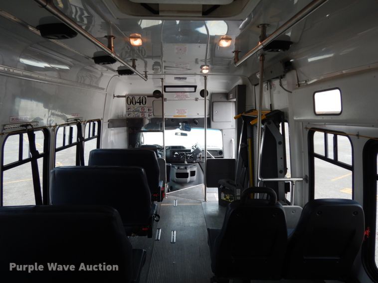 image for item DM2938 2009 Ford E450  shuttle bus