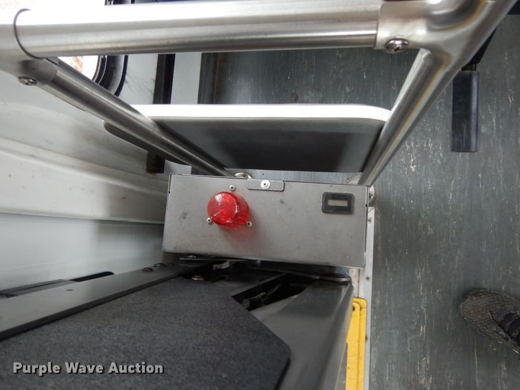 image for item DM2938 2009 Ford E450  shuttle bus