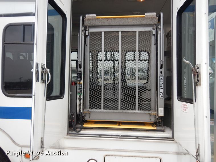 image for item DM2938 2009 Ford E450  shuttle bus