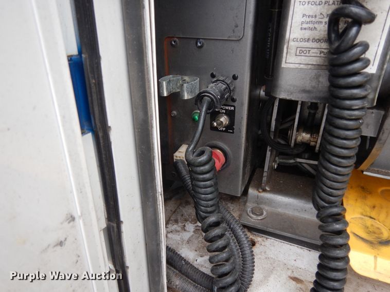 image for item DM2938 2009 Ford E450  shuttle bus