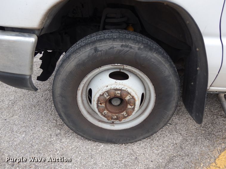 image for item DM2938 2009 Ford E450  shuttle bus