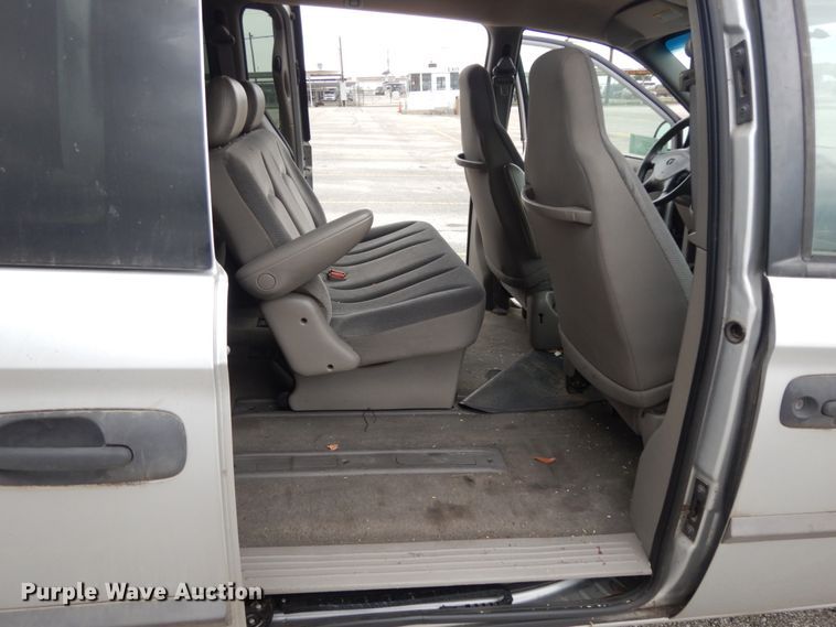 image for item DM2940 2002 Dodge Caravan  van