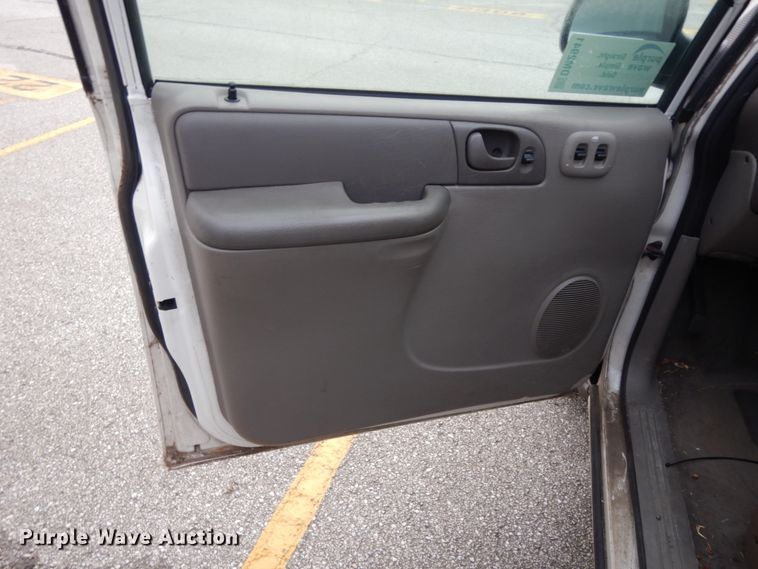 image for item DM2941 2002 Dodge Caravan  van