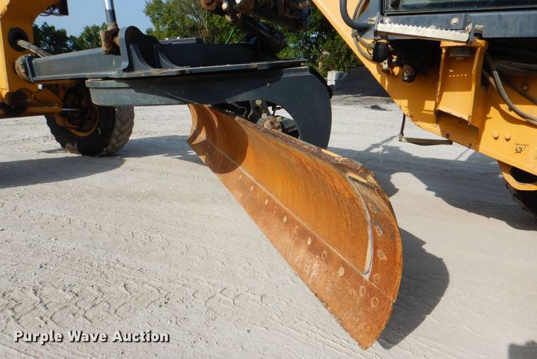 image for item DM3922 2011 John Deere 672G  motor grader