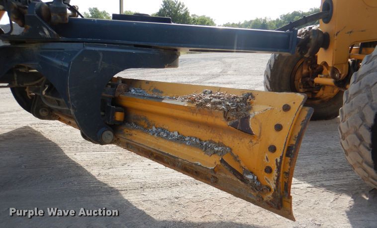 image for item DM3922 2011 John Deere 672G  motor grader