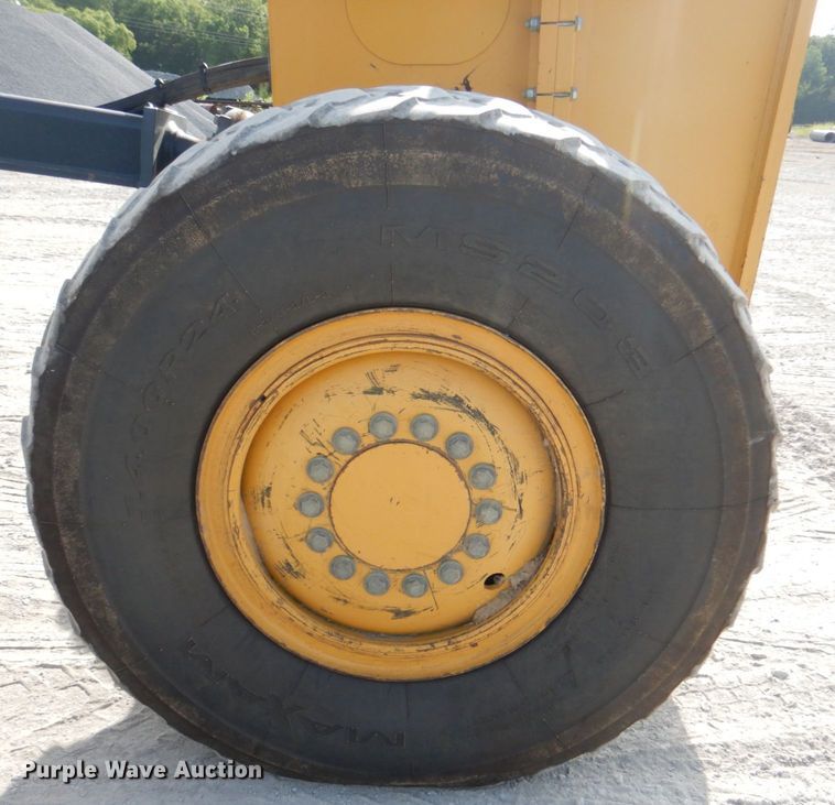 image for item DM3922 2011 John Deere 672G  motor grader