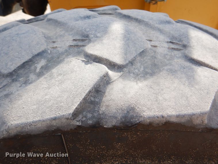 image for item DM3922 2011 John Deere 672G  motor grader