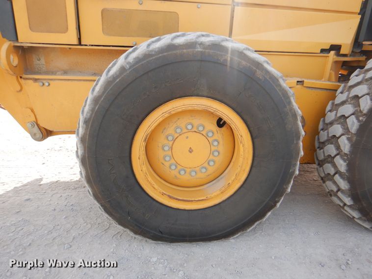 image for item DM3922 2011 John Deere 672G  motor grader