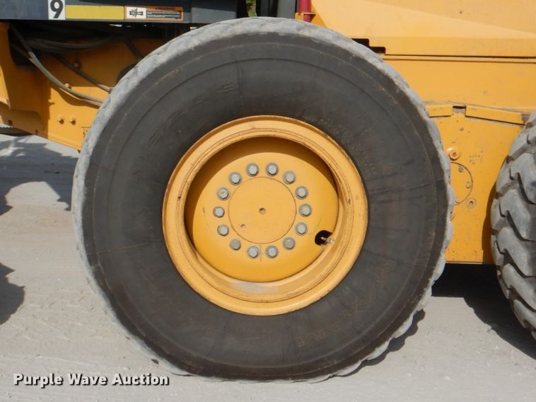 image for item DM3922 2011 John Deere 672G  motor grader