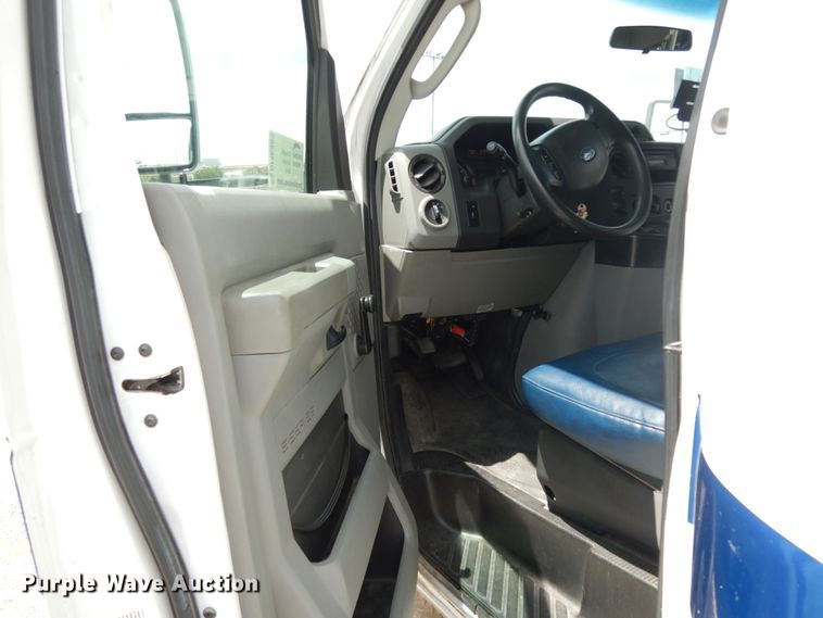 image for item DM6309 2009 Ford E450  shuttle bus