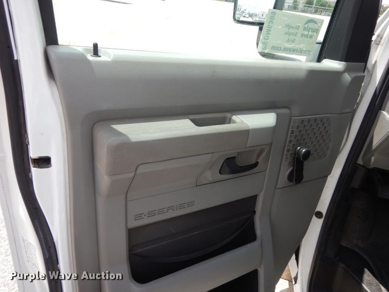 image for item DM6309 2009 Ford E450  shuttle bus