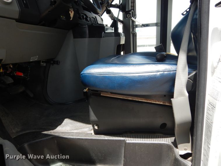 image for item DM6309 2009 Ford E450  shuttle bus