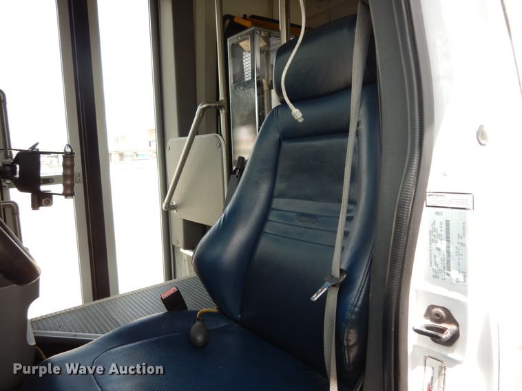 image for item DM6309 2009 Ford E450  shuttle bus