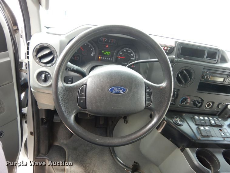 image for item DM6309 2009 Ford E450  shuttle bus