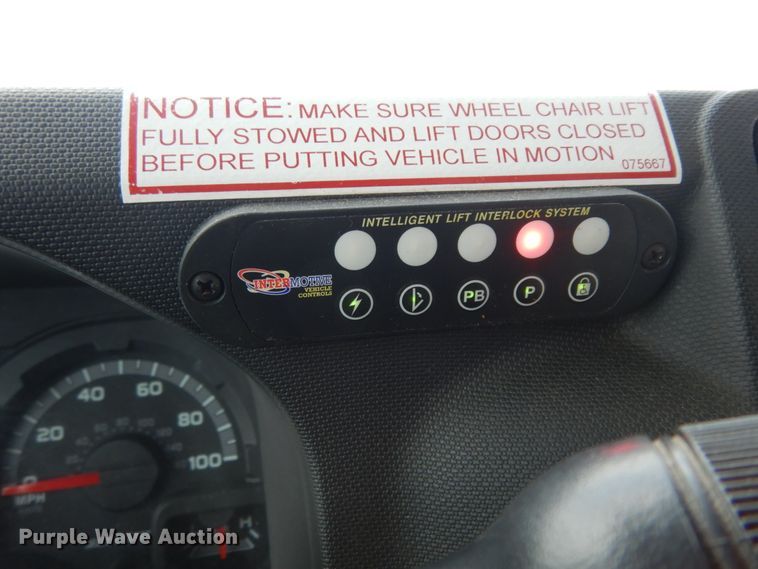 image for item DM6309 2009 Ford E450  shuttle bus