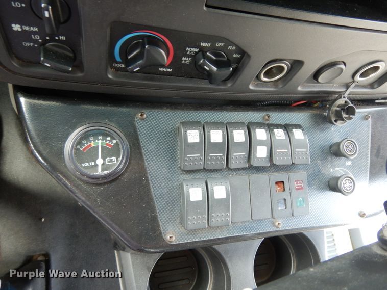 image for item DM6309 2009 Ford E450  shuttle bus