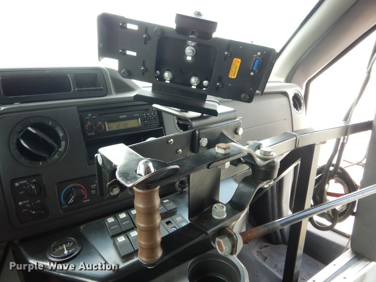 image for item DM6309 2009 Ford E450  shuttle bus