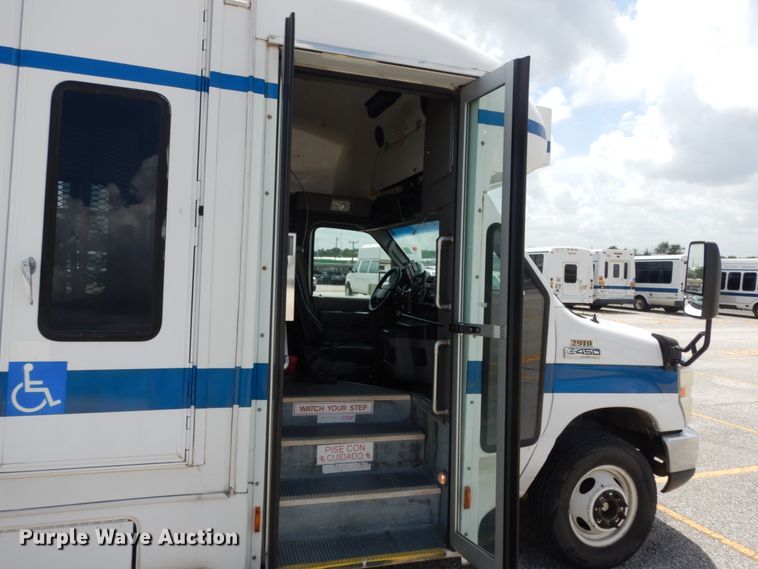 image for item DM6309 2009 Ford E450  shuttle bus