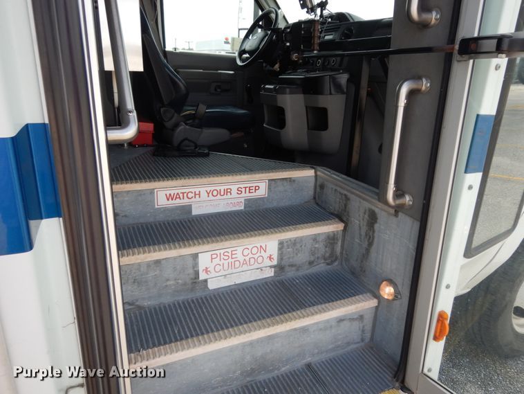 image for item DM6309 2009 Ford E450  shuttle bus